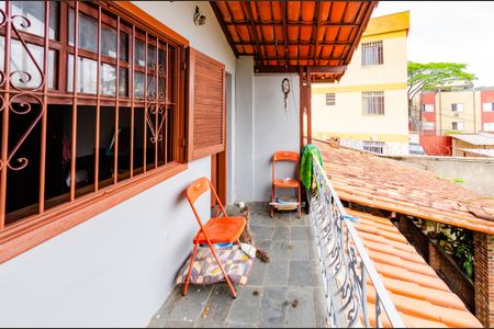 Casa à venda com 337m², 5 quartos e 3 vagasVaranda do Quarto 2