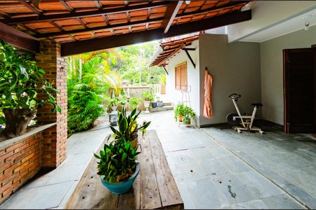 Casa à venda com 337m², 5 quartos e 3 vagasÁrea comum - Churrasqueira