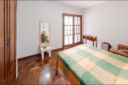 Casa à venda com 337m², 5 quartos e 3 vagasSuíte