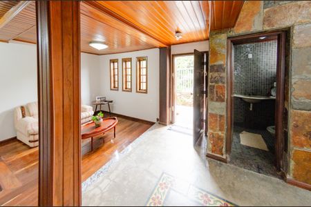 Casa à venda com 337m², 5 quartos e 3 vagasSala