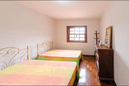 Casa à venda com 337m², 5 quartos e 3 vagasQuarto 1