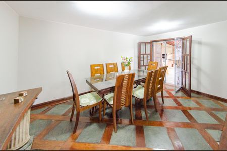 Casa à venda com 337m², 5 quartos e 3 vagasSala de jantar