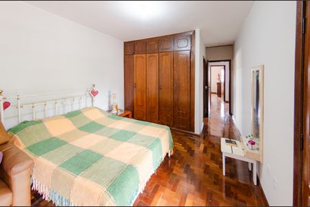 Casa à venda com 337m², 5 quartos e 3 vagasSuíte