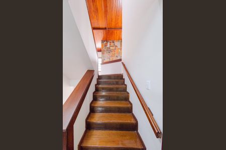 Casa à venda com 337m², 5 quartos e 3 vagasEscada