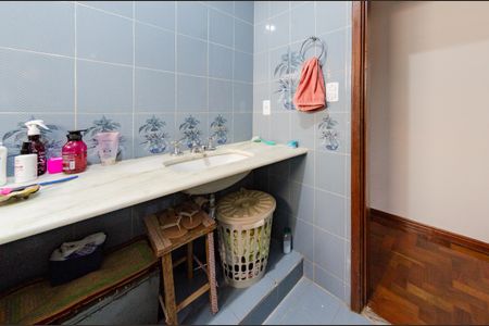 Casa à venda com 337m², 5 quartos e 3 vagasBanheiro da Suíte