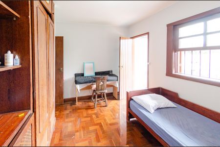 Casa à venda com 337m², 5 quartos e 3 vagasQuarto 2