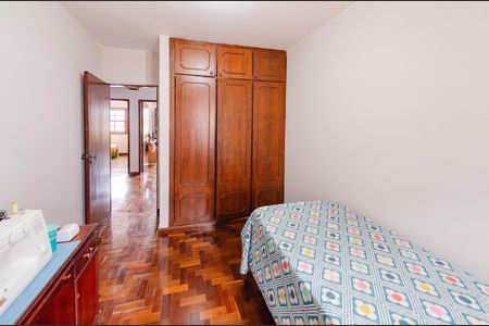 Casa à venda com 337m², 5 quartos e 3 vagasQuarto 3