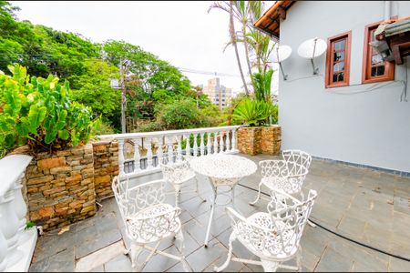 Casa à venda com 337m², 5 quartos e 3 vagasÁrea Externa