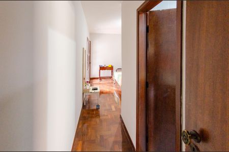 Casa à venda com 337m², 5 quartos e 3 vagasSuíte