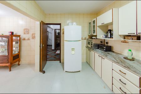 Casa à venda com 337m², 5 quartos e 3 vagasCozinha