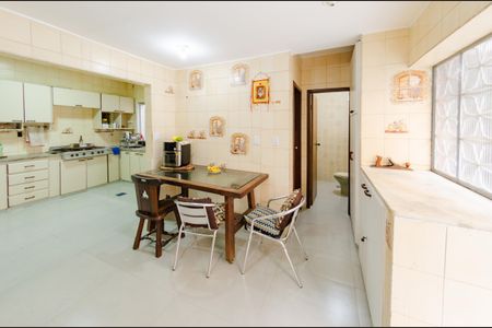 Casa à venda com 337m², 5 quartos e 3 vagasCozinha