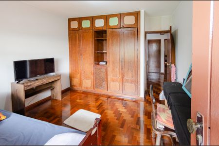 Casa à venda com 337m², 5 quartos e 3 vagasQuarto 2