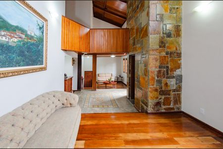 Casa à venda com 337m², 5 quartos e 3 vagasSala