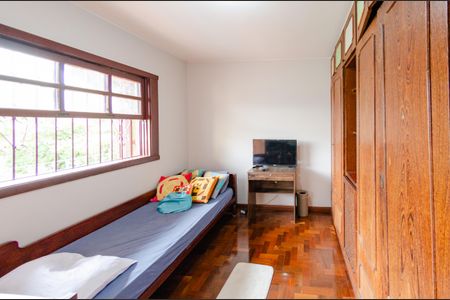 Casa à venda com 337m², 5 quartos e 3 vagasQuarto 2