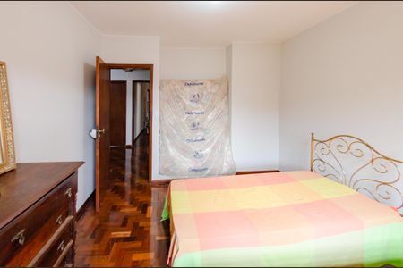 Casa à venda com 337m², 5 quartos e 3 vagasQuarto 1