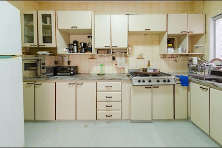 Casa à venda com 337m², 5 quartos e 3 vagasCozinha