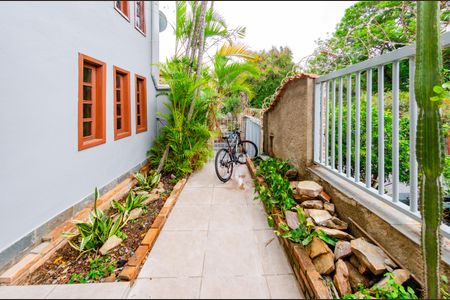 Casa à venda com 337m², 5 quartos e 3 vagasÁrea Externa