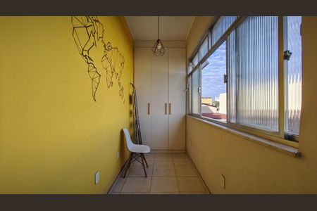 Apartamento à venda com 100m², 2 quartos e sem vagaSala