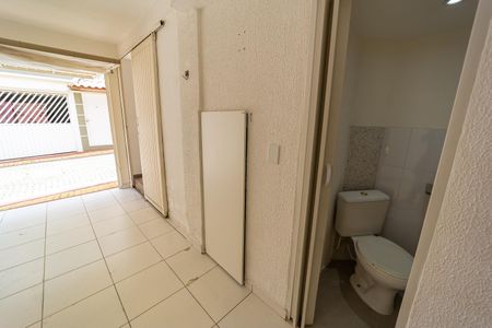 Casa de condomínio à venda com 82m², 2 quartos e 1 vagaBanheiro de Serviço