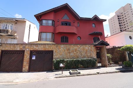 Casa à venda com 274m², 4 quartos e 4 vagasFachada