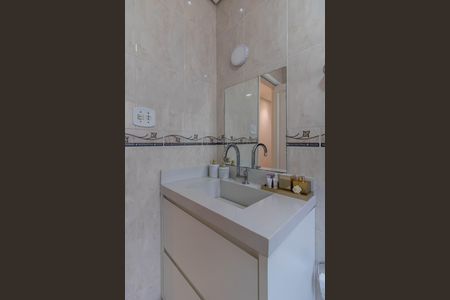 Casa à venda com 200m², 3 quartos e 2 vagas Casa à venda com 200m², 3 quartos e 2 vagasBanheiro Social