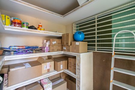 Casa à venda com 200m², 3 quartos e 2 vagas Casa à venda com 200m², 3 quartos e 2 vagasDeposito