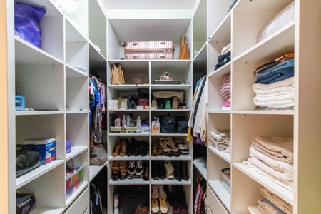 Casa à venda com 200m², 3 quartos e 2 vagas Casa à venda com 200m², 3 quartos e 2 vagasCloset da Suíte