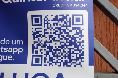 Casa à venda com 200m², 3 quartos e 3 vagasPlaca instalada no portão do imóvel - Código da placa COXT-134