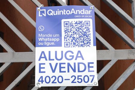 Casa à venda com 200m², 3 quartos e 3 vagasPlaca instalada no portão do imóvel - Código da placa COXT-134