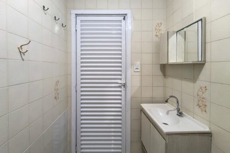 Banheiro de apartamento para alugar com 1 quarto, 40m² em Guilhermina, Praia Grande