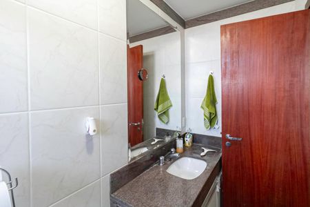 Apartamento à venda com 135m², 4 quartos e 3 vagasBanheiro da suíte