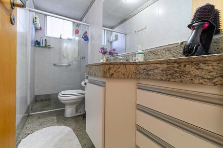 Apartamento à venda com 135m², 4 quartos e 3 vagasBanheiro social 2