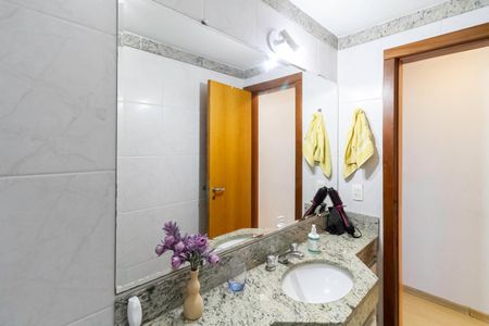 Apartamento à venda com 135m², 4 quartos e 3 vagasBanheiro social 2