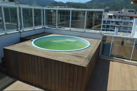 Apartamento à venda com 244m², 4 quartos e 2 vagas Apartamento à venda com 244m², 4 quartos e 2 vagasTerraço