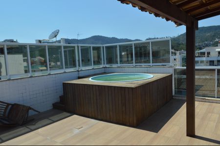 Apartamento à venda com 244m², 4 quartos e 2 vagas Apartamento à venda com 244m², 4 quartos e 2 vagasTerraço