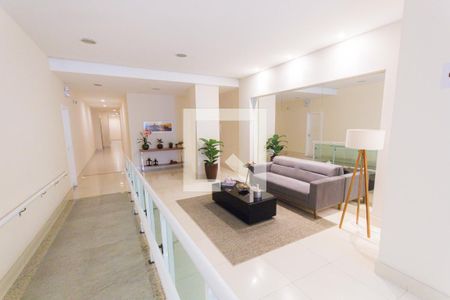 Apartamento à venda com 244m², 4 quartos e 2 vagas Apartamento à venda com 244m², 4 quartos e 2 vagasHall de Entrada