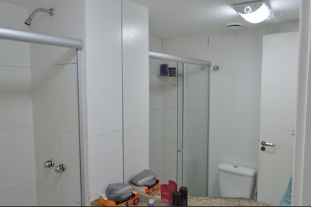 Apartamento à venda com 244m², 4 quartos e 2 vagas Apartamento à venda com 244m², 4 quartos e 2 vagasBanheiro 1