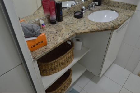 Apartamento à venda com 244m², 4 quartos e 2 vagas Apartamento à venda com 244m², 4 quartos e 2 vagasBanheiro 1