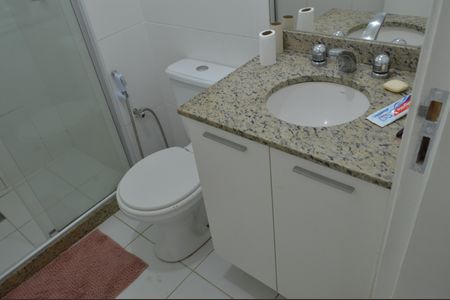 Apartamento à venda com 244m², 4 quartos e 2 vagas Apartamento à venda com 244m², 4 quartos e 2 vagasBanheiro da Suíte 1