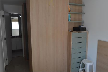 Apartamento à venda com 244m², 4 quartos e 2 vagas Apartamento à venda com 244m², 4 quartos e 2 vagasSuíte 2