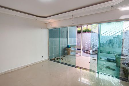 Casa de condomínio à venda com 217m², 3 quartos e 2 vagasSala