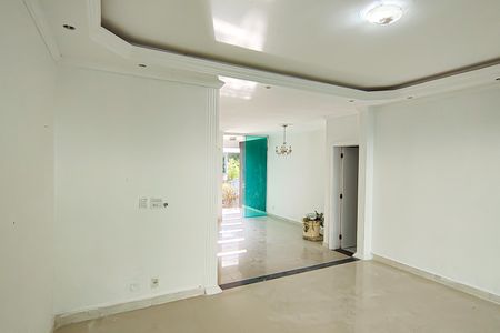 Casa de condomínio à venda com 217m², 3 quartos e 2 vagasSala