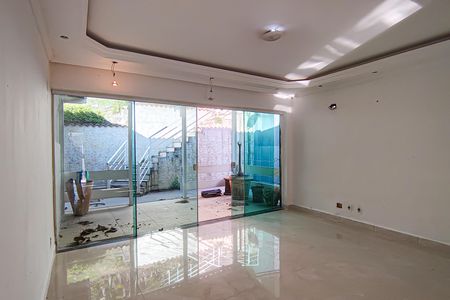 Casa de condomínio à venda com 217m², 3 quartos e 2 vagasSala