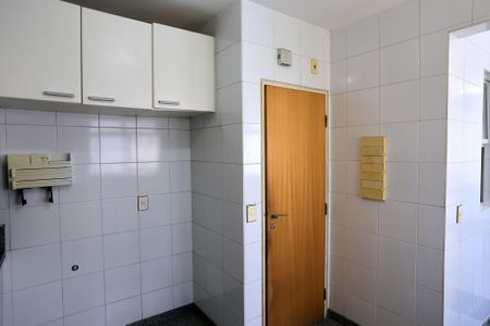 Apartamento à venda com 140m², 4 quartos e 3 vagas Apartamento à venda com 140m², 4 quartos e 3 vagasCozinha