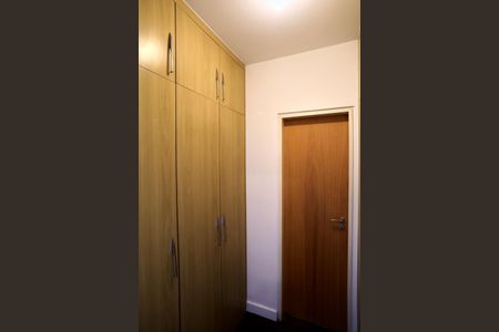 Apartamento à venda com 140m², 4 quartos e 3 vagas Apartamento à venda com 140m², 4 quartos e 3 vagasCloset da suíte