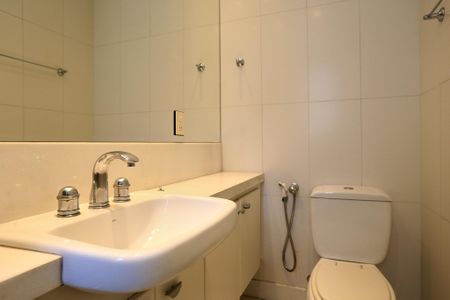 Apartamento à venda com 140m², 4 quartos e 3 vagas Apartamento à venda com 140m², 4 quartos e 3 vagasBanheiro da Suíte