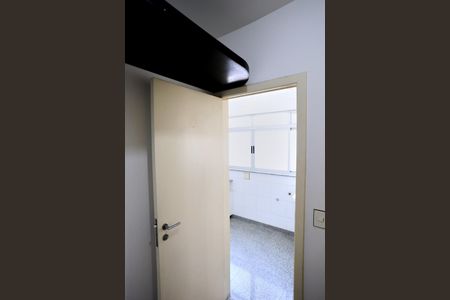 Apartamento à venda com 140m², 4 quartos e 3 vagas Apartamento à venda com 140m², 4 quartos e 3 vagasQuarto de Serviço