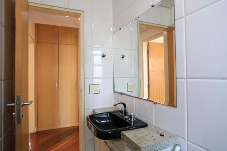 Apartamento à venda com 140m², 4 quartos e 3 vagas Apartamento à venda com 140m², 4 quartos e 3 vagasBanheiro