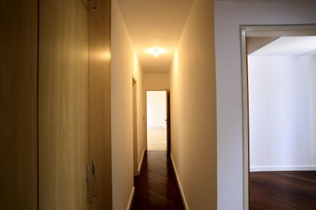 Apartamento à venda com 140m², 4 quartos e 3 vagas Apartamento à venda com 140m², 4 quartos e 3 vagasCorredor