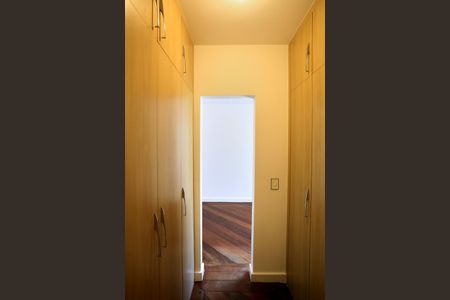 Apartamento à venda com 140m², 4 quartos e 3 vagas Apartamento à venda com 140m², 4 quartos e 3 vagasCloset da suíte